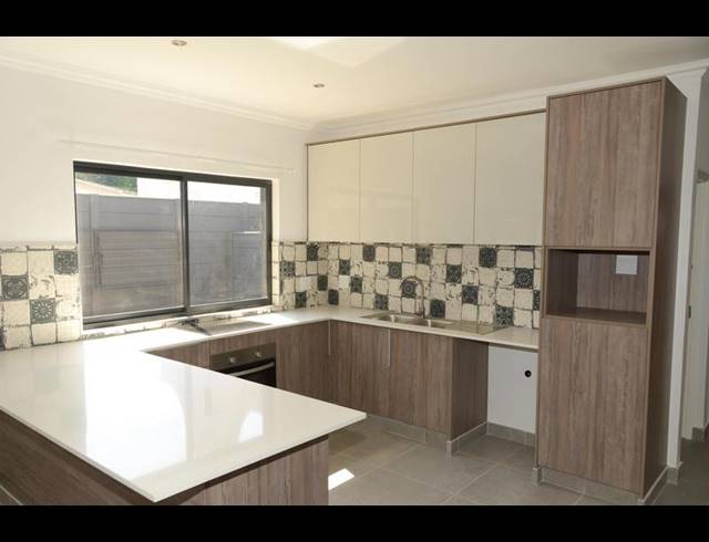 3 BEDROOM HOUSE FOR SALE IN GREEN HILLS